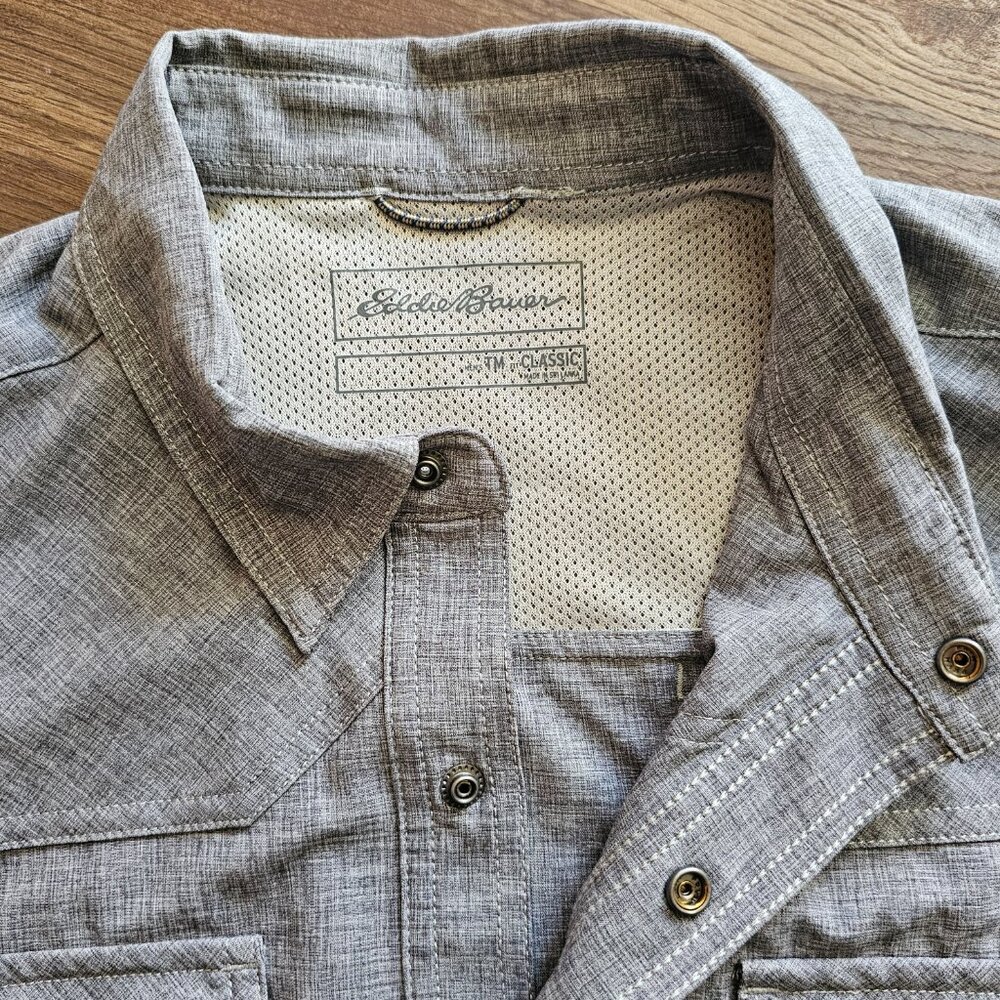 Like New! Eddie Bauer Front Range Button Up Chamb… - image 4
